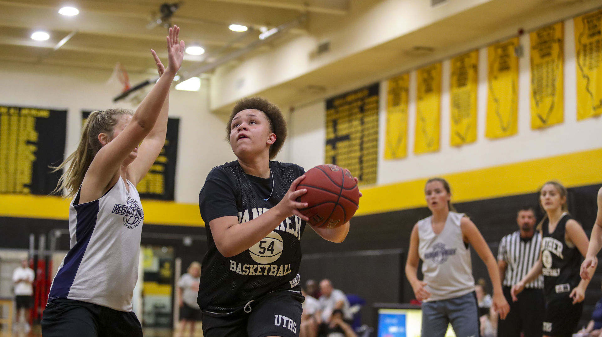062819-mda-spt-girlshoops-006